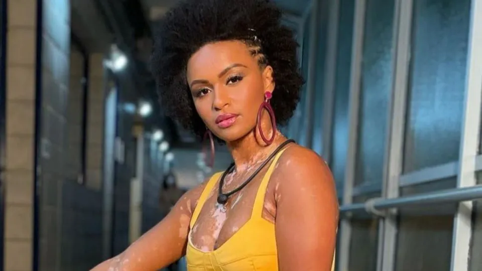 Ex-BBB Natália Deodato chora nas redes e fala sobre resiliência