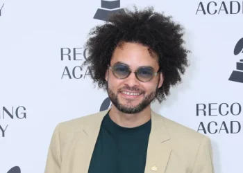 Vencedor do Grammy Latino é detido pelo ICE após voltar de show em Nova York