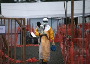 Surto de Ebola no Congo se espalha para duas novas zonas de saúde, afetando 60 áreas