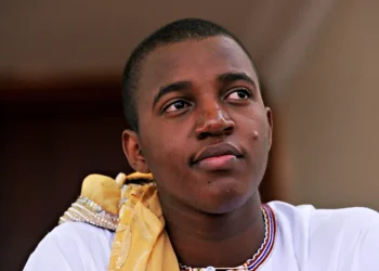 Ex-monarca mais jovem do mundo, rei de Uganda morre aos 34 anos