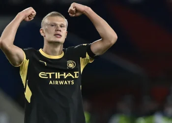 Haaland faz 1º gol desde eliminação do Brasil, e City bate Palace no Inglês