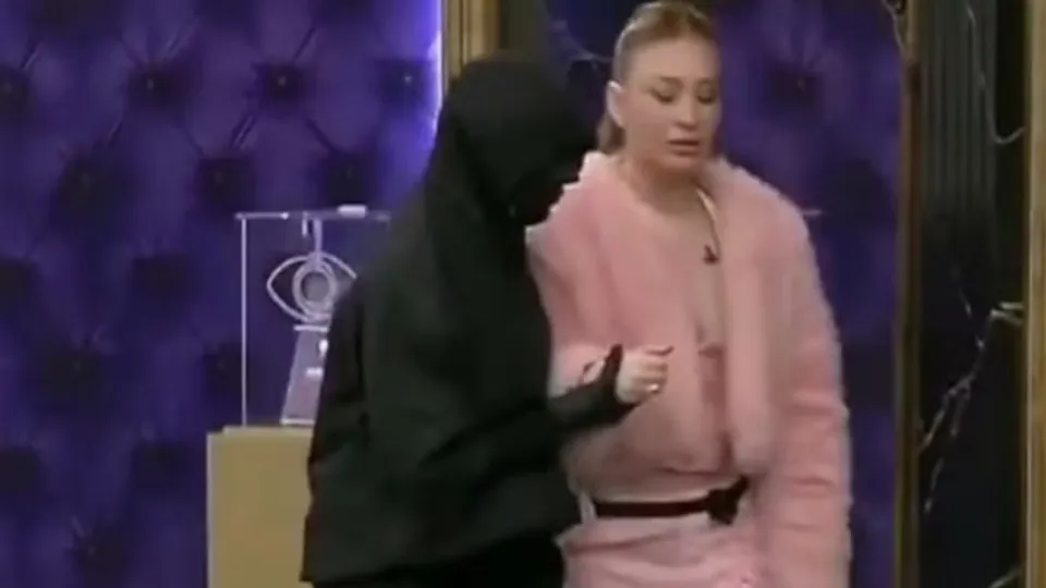 Brasileira é expulsa do