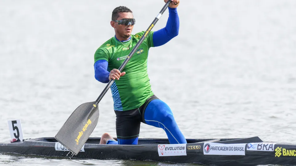 Isaquias Queiroz conquista o ouro no C1 500m no Mundial de Canoagem