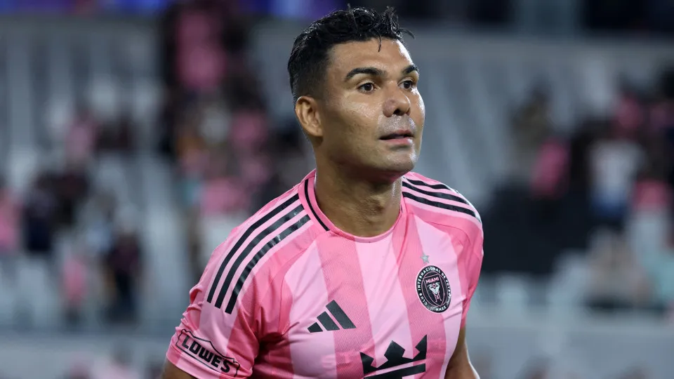 Casemiro marca pela primeira vez no Inter Miami em noite de quatro gols de Messi