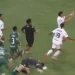 Ex-Palmeiras, Luan soca adversários após expulsão por cotovelada na Série D
