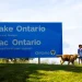 Canadá inaugura cartaz gigante no Lago Ontário; Trump rebate