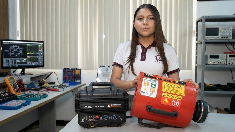 Ángela Karime Venegas, de 16 anos, desenvolveu o Vortex Tech, extintor acústico que usa ondas sonoras de baixa frequência para apagar as chamas