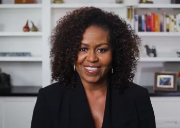 Michelle Obama diz não sentir falta das filhas após saída de casa