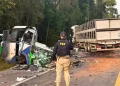 Acidente entre ônibus e carreta deixa 21 mortos e 4 feridos no Paraná