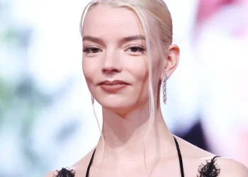 Anya Taylor-Joy diz que atuação de método não é viável para mulheres