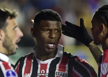 Arboleda revela depressão após ficar 30 dias afastado do São Paulo