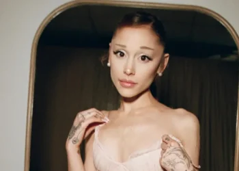 Ariana Grande anuncia pausa na carreira após fim de turnê