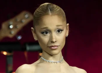 Ariana Grande explica pausa na carreira e nega decisão impulsiva