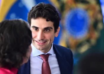 BC está pilotando a politica monetária pensando em patamar contracionista, diz Galípolo