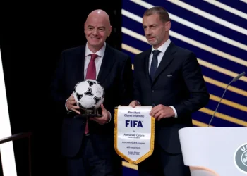 'Bomba'! UEFA faz ultimato a Infantino e pede demissão do líder da FIFA
