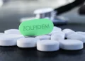 Caí do sétimo andar, perdi a visão e parte da perna após uso de zolpidem, diz médico