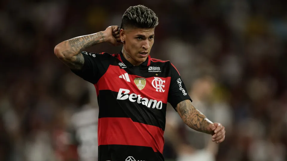 Carrascal lidera goleada e Flamengo cola no Palmeiras no Brasileirão