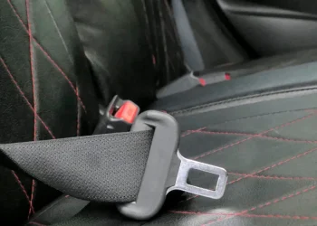 Casal é flagrado em ato sexual enquanto carro circulava na Espanha