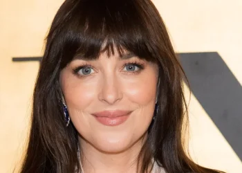 Dakota Johnson e Role Model terminam romance discreto após meses juntos