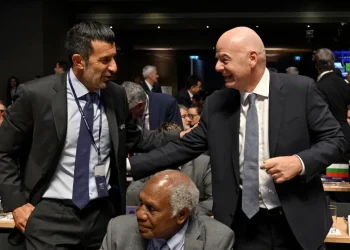 Figo detona Infantino e pede saída imediata: “Tem que sair. Já”