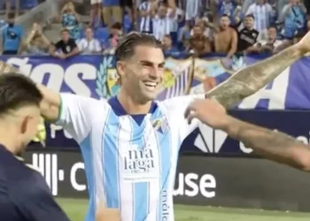 Fulham abandona campo, técnico é expulso e Málaga fica com troféu