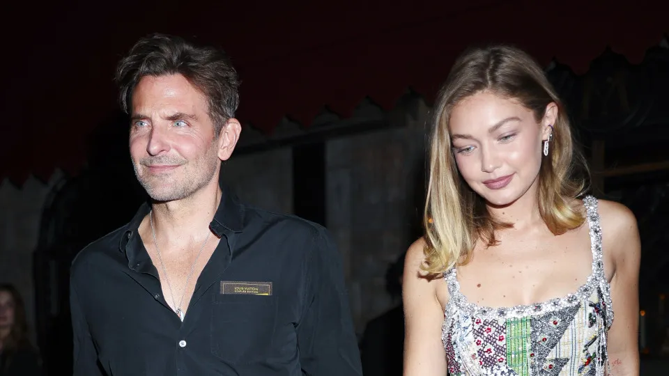 Gigi Hadid e Bradley Cooper aparecem com anéis iguais e levantam suspeita