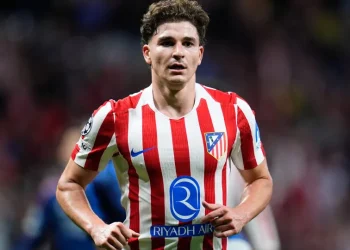 Julián Álvarez retorna aos treinos pelo Atlético de Madrid e dirigente torce por reintegração