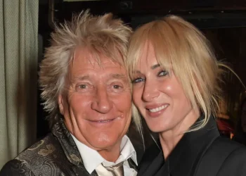 Kimberly Stewart anuncia nova gravidez: