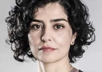 Letícia Sabatella reencontra cão após decisão da Justiça do Rio