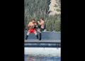 Mark Zuckerberg enfrenta campeão do UFC em luta sobre balsa; vídeo
