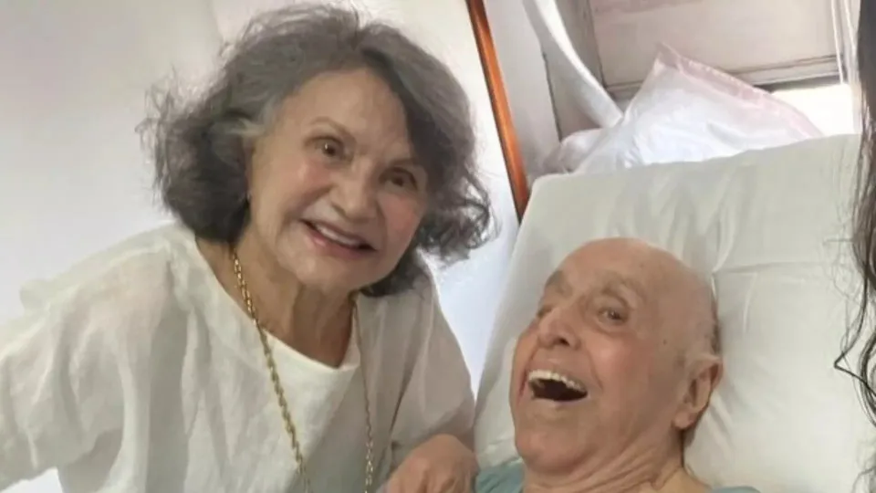 Mauro Mendonça surge em leito hospitalar e Rosamaria preocupa fãs