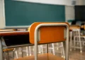 Mensalidade escolar deve ter aumento de 7% a 11% em 2027, aponta estudo