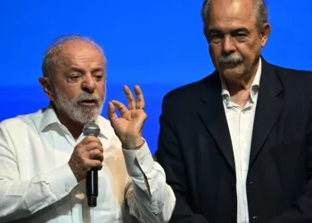 Mercadante rebate Flávio: BNDES com Lula aprova mais 78,6% de crédito para SP do que Bolsonaro