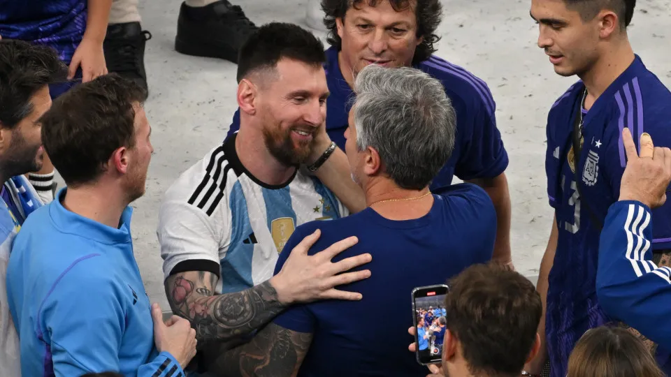 Messi quebra o silêncio após a morte do pai: