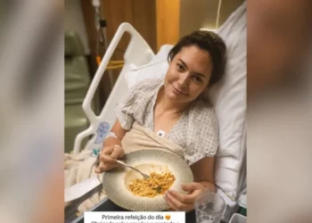 Michelle Bolsonaro faz post em cama de hospital e agradece orações