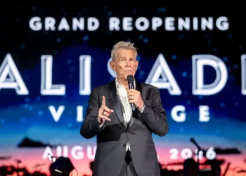 Músico David Foster se pronuncia após polêmica com Meghan Markle