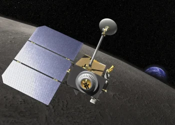NASA revela cratera na Lua após impacto de estágio abandonado da SpaceX