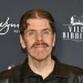 Perez Hilton segue internado duas semanas após crise durante live
