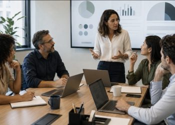 Corporativês no trabalho: quando as siglas ajudam — e quando viram ruído