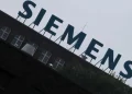 Siemens tem receita acima do esperado, mas encomendas da Digital Industries decepcionam