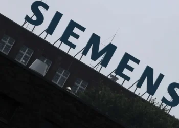 Siemens tem receita acima do esperado, mas encomendas da Digital Industries decepcionam