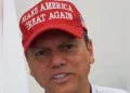 Tarcísio de Freitas diz que não colocaria o boné de Donald Trump novamente