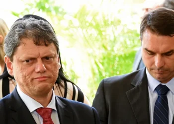 Tarcísio diz que eleição de Flávio facilitaria vida de SP e prevê eventos conjuntos