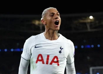 Técnico do Tottenham não crava permanência de Richarlison: