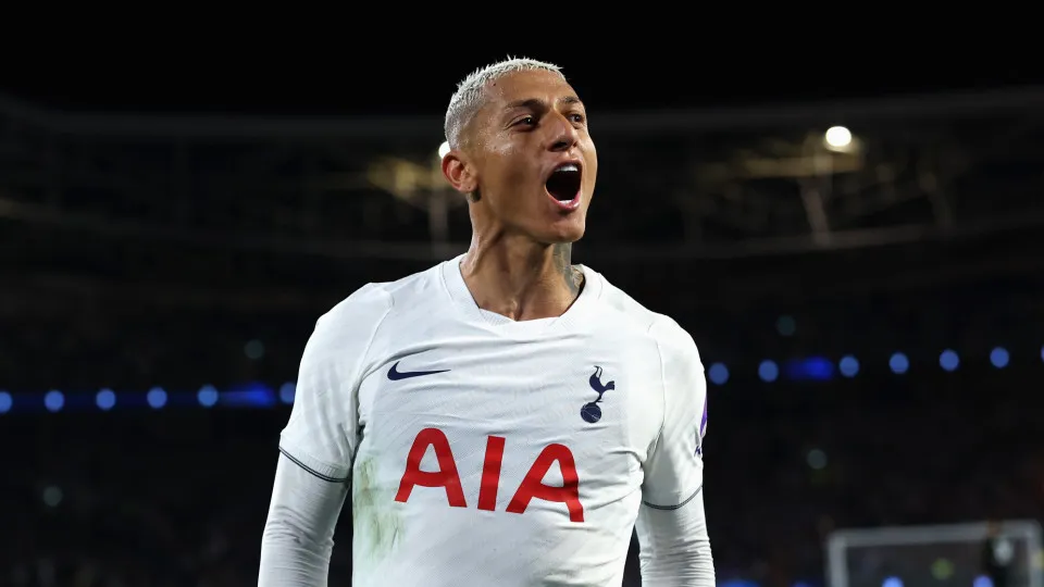 Técnico do Tottenham não crava permanência de Richarlison: