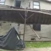 Varanda desaba e derruba nove policiais durante operação nos EUA; vídeo