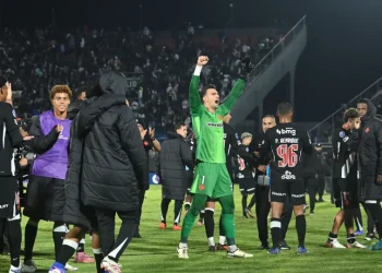 Vasco supera golaço, atropela Olimpia de virada e avança às quartas da Sula