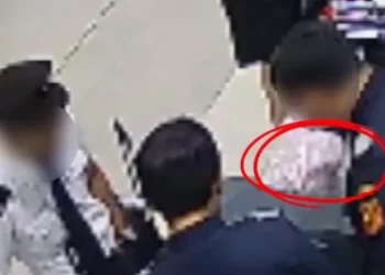 Vídeo mostra piloto flagrado com 70 mil comprimidos de ecstasy em Jacarta