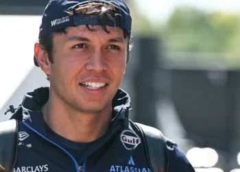 Williams renova com Alex Albon para temporada 2027 da Fórmula 1