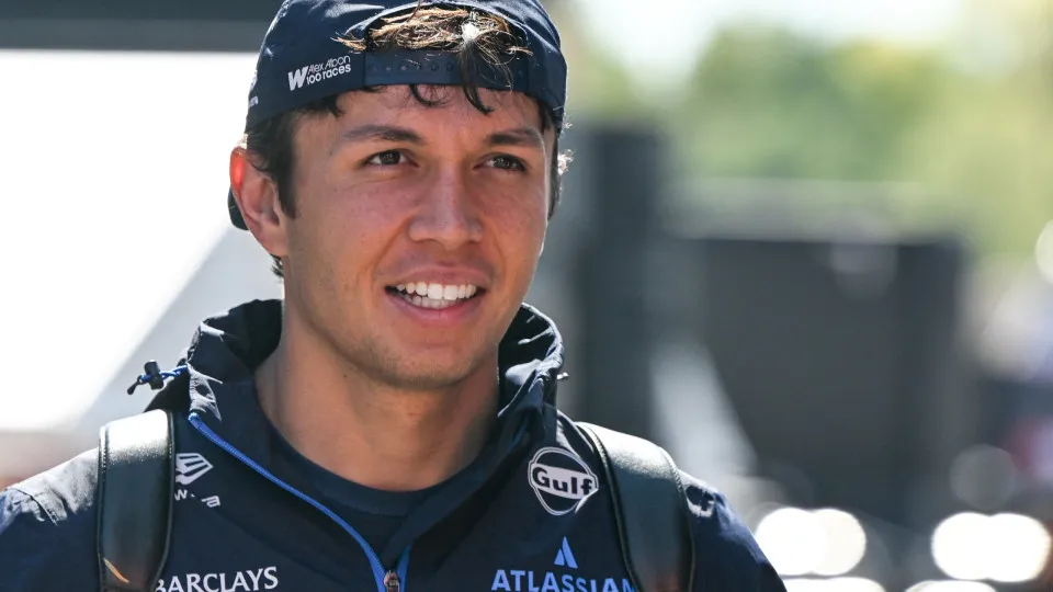 Williams renova com Alex Albon para temporada 2027 da Fórmula 1